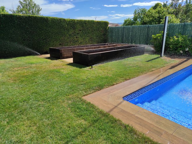 Paisajismo La Rioja: Proyectos sostenibles. Jardín con piscina.