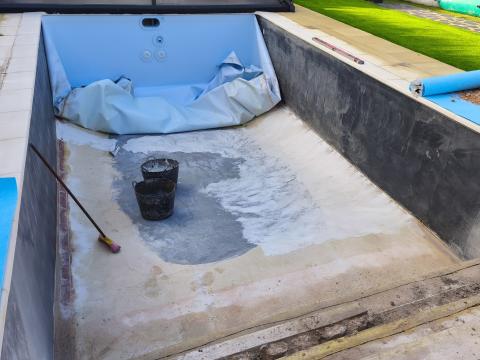 Colocación de liner nuevo en vaso de piscina
